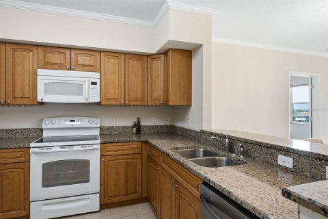 Condo in New Port Richey, Florida, 2 bedrooms № 2221507 - photo 16