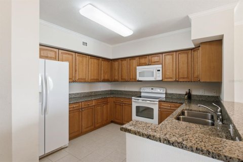Condo in New Port Richey, Florida, 2 bedrooms № 2221507 - photo 17