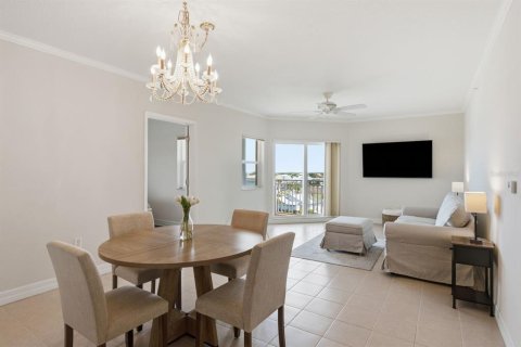 Condo in New Port Richey, Florida, 2 bedrooms № 2221507 - photo 4