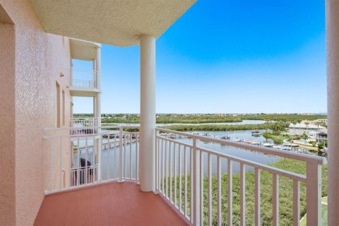 Condo in New Port Richey, Florida, 2 bedrooms № 2221507 - photo 25