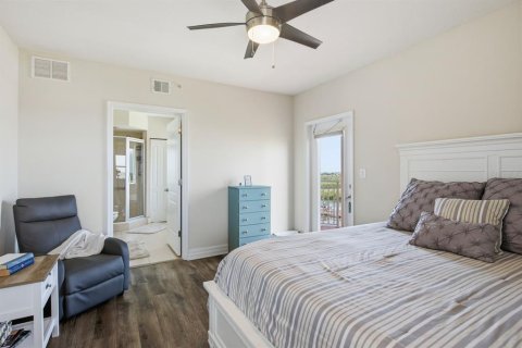 Condo in New Port Richey, Florida, 2 bedrooms № 2221507 - photo 21