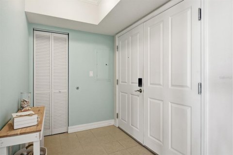 Condo in New Port Richey, Florida, 2 bedrooms № 2221507 - photo 13