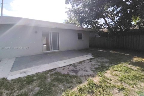 House in Pompano Beach, Florida 3 bedrooms, 123.65 sq.m. № 1758583 - photo 16