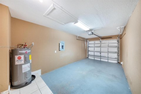 House in Pompano Beach, Florida 3 bedrooms, 123.65 sq.m. № 1758583 - photo 25