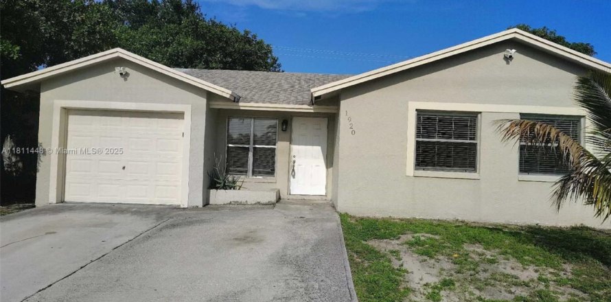 House in Pompano Beach, Florida 3 bedrooms, 123.65 sq.m. № 1758583
