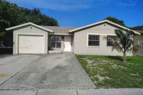 House in Pompano Beach, Florida 3 bedrooms, 123.65 sq.m. № 1758583 - photo 18