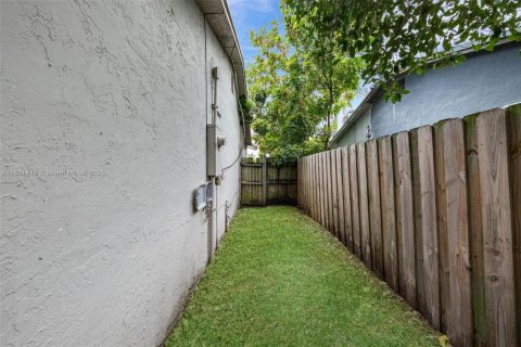 House in Pompano Beach, Florida 3 bedrooms, 123.65 sq.m. № 1758583 - photo 28