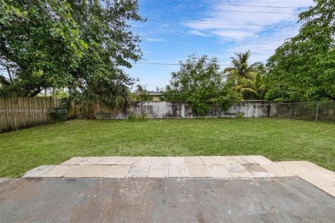House in Pompano Beach, Florida 3 bedrooms, 123.65 sq.m. № 1758583 - photo 26