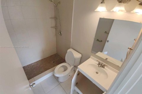 House in Pompano Beach, Florida 3 bedrooms, 123.65 sq.m. № 1758583 - photo 9
