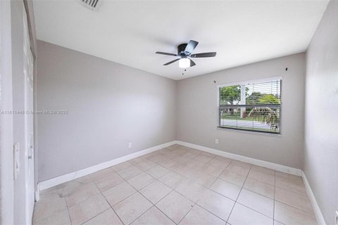 House in Pompano Beach, Florida 3 bedrooms, 123.65 sq.m. № 1758583 - photo 20