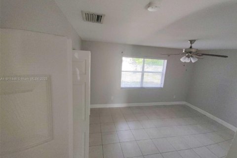House in Pompano Beach, Florida 3 bedrooms, 123.65 sq.m. № 1758583 - photo 13