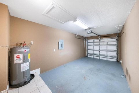 House in Pompano Beach, Florida 3 bedrooms, 123.65 sq.m. № 1758583 - photo 24