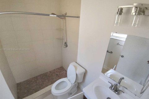 House in Pompano Beach, Florida 3 bedrooms, 123.65 sq.m. № 1758583 - photo 15