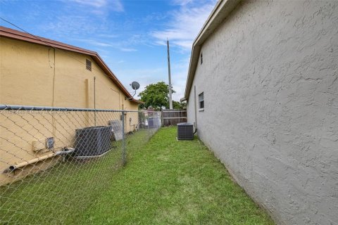 House in Pompano Beach, Florida 3 bedrooms, 123.65 sq.m. № 1758583 - photo 29
