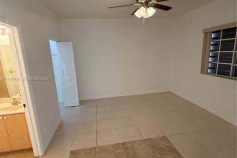 Touwnhouse à vendre à Miami, Floride: 3 chambres, 116.31 m2 № 2002163 - photo 13