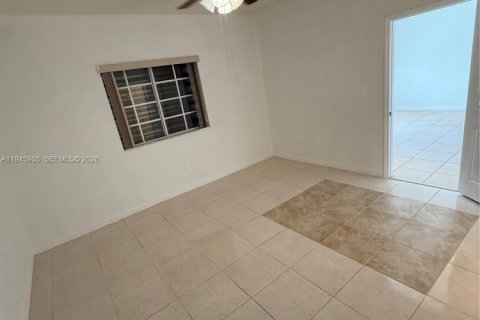 Touwnhouse à vendre à Miami, Floride: 3 chambres, 116.31 m2 № 2002163 - photo 17