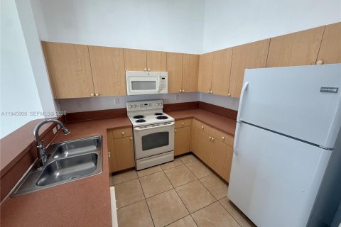 Touwnhouse à vendre à Miami, Floride: 3 chambres, 116.31 m2 № 2002163 - photo 6