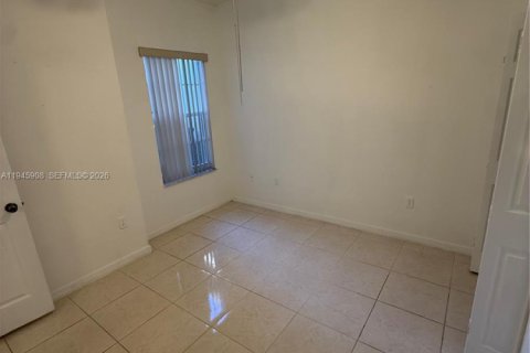 Touwnhouse à vendre à Miami, Floride: 3 chambres, 116.31 m2 № 2002163 - photo 25
