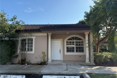 Touwnhouse à vendre à Miami, Floride: 3 chambres, 116.31 m2 № 2002163 - photo 3