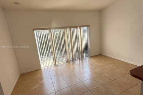 Touwnhouse à vendre à Miami, Floride: 3 chambres, 116.31 m2 № 2002163 - photo 9