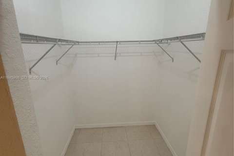 Touwnhouse à vendre à Miami, Floride: 3 chambres, 116.31 m2 № 2002163 - photo 16