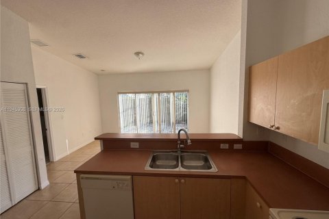 Touwnhouse à vendre à Miami, Floride: 3 chambres, 116.31 m2 № 2002163 - photo 8