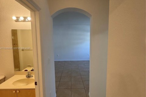 Touwnhouse à vendre à Miami, Floride: 3 chambres, 116.31 m2 № 2002163 - photo 26