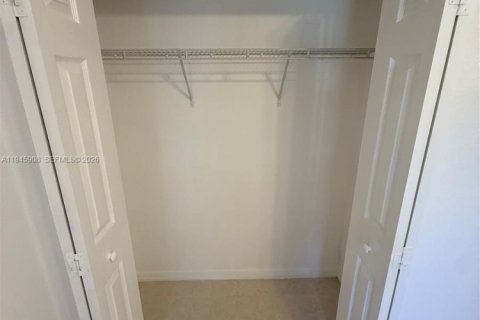 Touwnhouse à vendre à Miami, Floride: 3 chambres, 116.31 m2 № 2002163 - photo 24