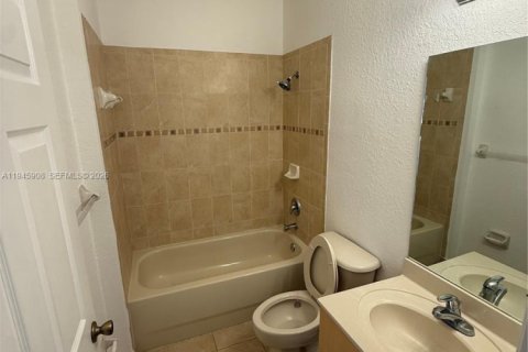 Touwnhouse à vendre à Miami, Floride: 3 chambres, 116.31 m2 № 2002163 - photo 14