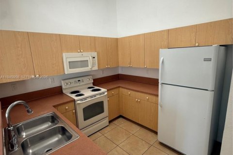 Touwnhouse à vendre à Miami, Floride: 3 chambres, 116.31 m2 № 2002163 - photo 7