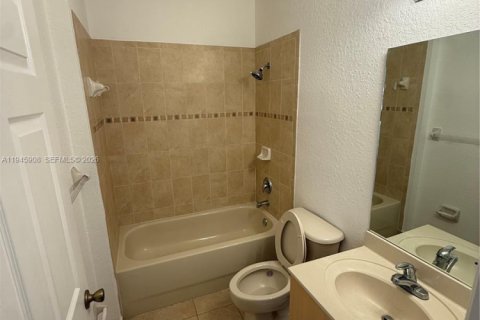 Touwnhouse à vendre à Miami, Floride: 3 chambres, 116.31 m2 № 2002163 - photo 15