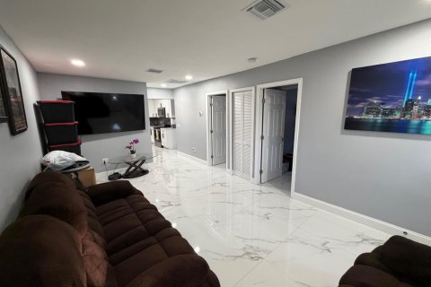 Villa ou maison à vendre à Tampa, Floride: 4 chambres, 115.2 m2 № 2176934 - photo 19
