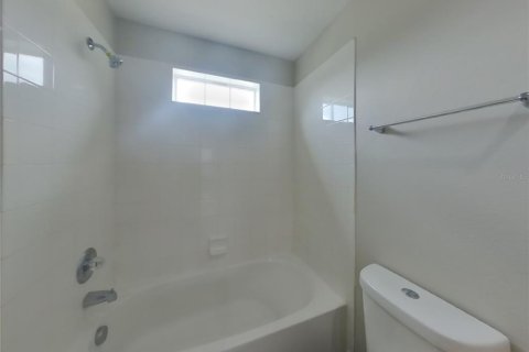 House in Tampa, Florida 4 bedrooms, 187.85 sq.m. № 1910950 - photo 15