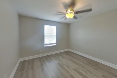 House in Tampa, Florida 4 bedrooms, 187.85 sq.m. № 1910950 - photo 12