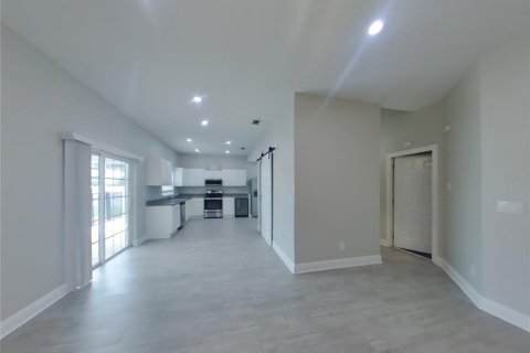 House in Tampa, Florida 4 bedrooms, 187.85 sq.m. № 1910950 - photo 3