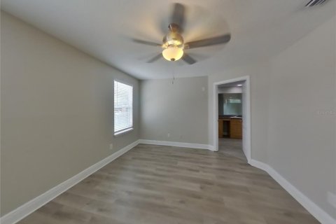 House in Tampa, Florida 4 bedrooms, 187.85 sq.m. № 1910950 - photo 7