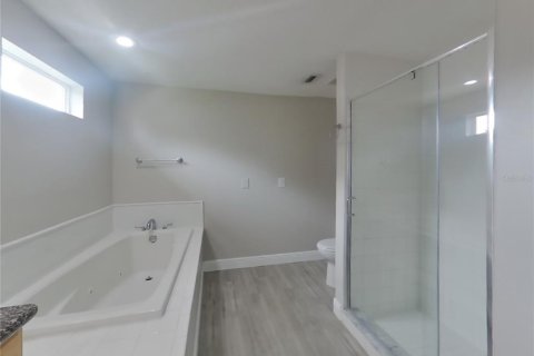 House in Tampa, Florida 4 bedrooms, 187.85 sq.m. № 1910950 - photo 9
