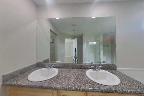 House in Tampa, Florida 4 bedrooms, 187.85 sq.m. № 1910950 - photo 8