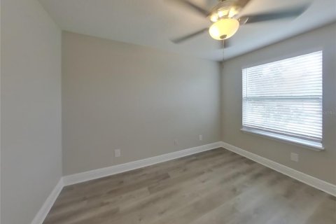 House in Tampa, Florida 4 bedrooms, 187.85 sq.m. № 1910950 - photo 11