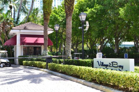 Condo à Aventura, Floride, 2 chambres  № 2038912