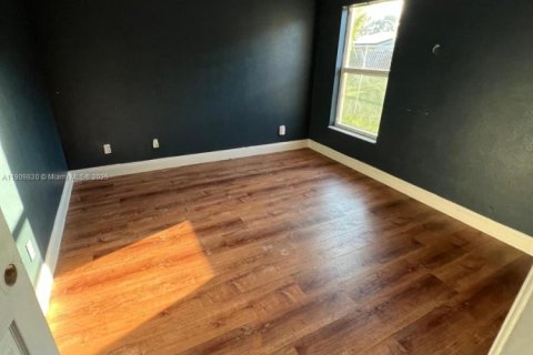 Купить коммерческую недвижимость в Майами, Флорида № 1965468 - фото 13