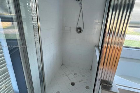 Купить коммерческую недвижимость в Майами, Флорида № 1965468 - фото 6