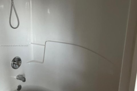 Купить коммерческую недвижимость в Майами, Флорида № 1965468 - фото 8