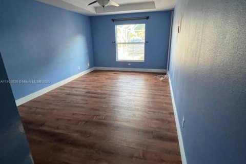 Купить коммерческую недвижимость в Майами, Флорида № 1965468 - фото 3