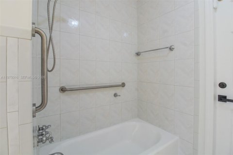 Снять в аренду виллу или дом в Майами, Флорида 4 спальни, 206.24м2, № 2079571 - фото 2