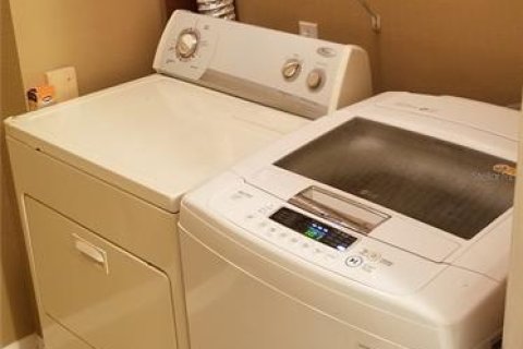 Condominio en alquiler en Orlando, Florida, 2 dormitorios, 107.67 m2 № 2234324 - foto 12