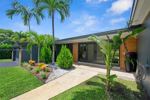 Casa en North Miami Beach, Florida 4 dormitorios, 190.64 m2 № 2084250