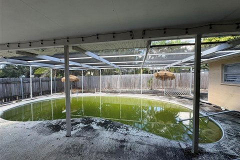 House in Seminole, Florida 4 bedrooms, 161.84 sq.m. № 2427650 - photo 13