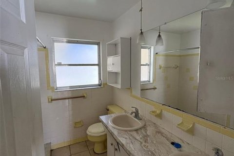 House in Seminole, Florida 4 bedrooms, 161.84 sq.m. № 2427650 - photo 11