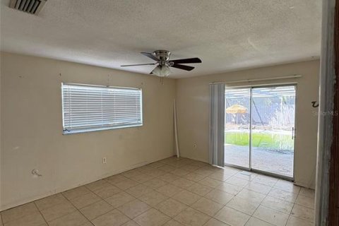 House in Seminole, Florida 4 bedrooms, 161.84 sq.m. № 2427650 - photo 4